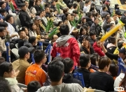 爱游戏平台-击败对手的队伍全场球迷振奋欢呼的简单介绍