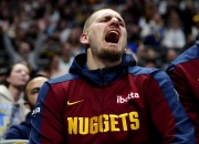 爱游戏直播-掘金外线枪手发威大胜爵士，队员发挥出色