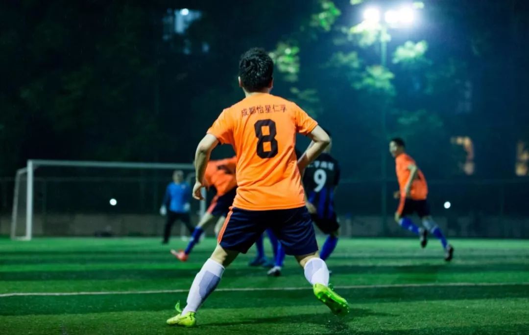 包含斯洛文尼亚队艰苦奋战,为荣誉而战的词条 包含斯洛文尼亚队艰苦奋战,为荣誉而战的词条