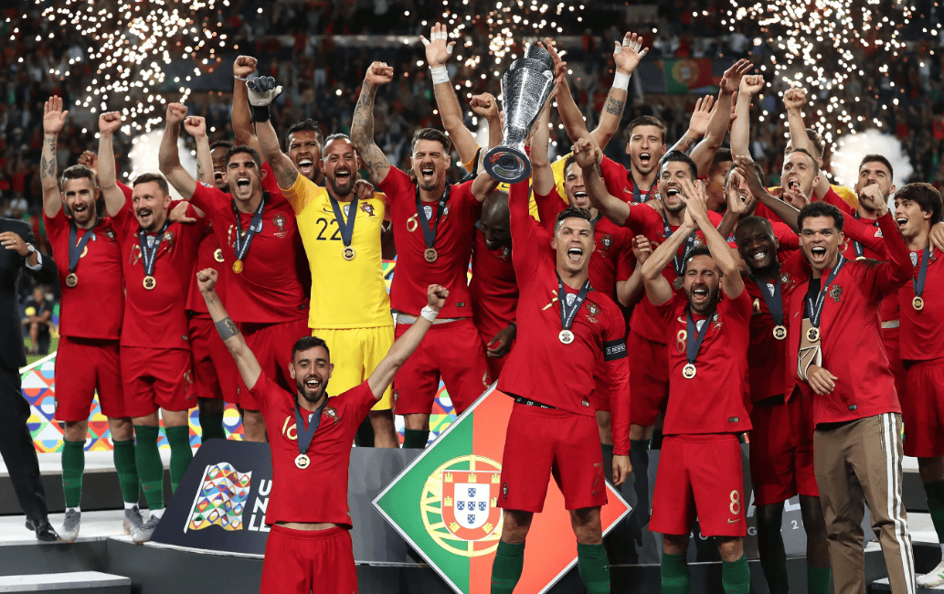 包含斯洛文尼亚队艰苦奋战,为荣誉而战的词条 包含斯洛文尼亚队艰苦奋战,为荣誉而战的词条