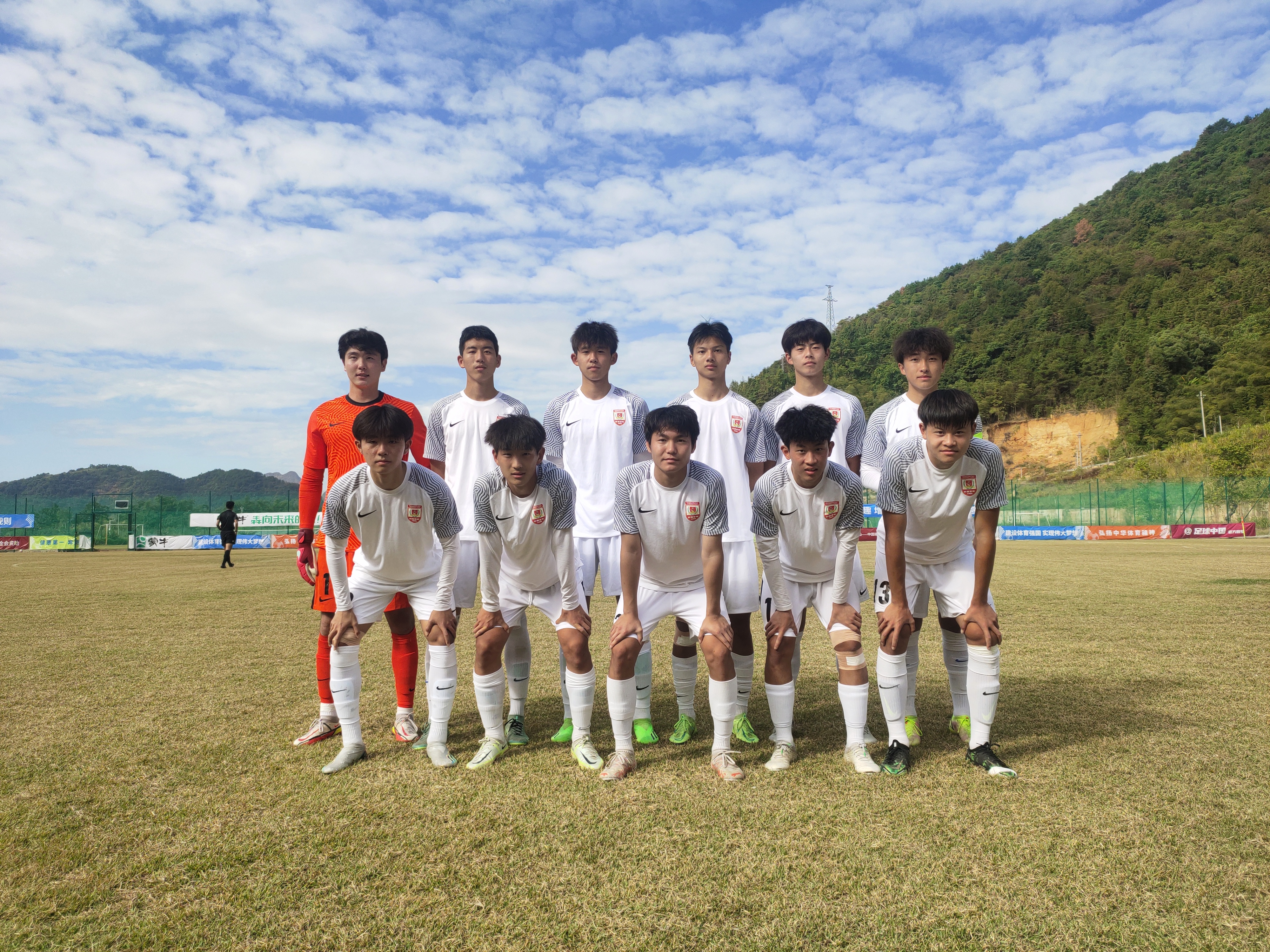 雄狮队长积极带领全队，以身作则实现四连胜