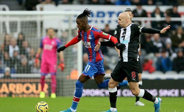 包含水晶宫客场大胜，豪取三分提升积分榜排名的词条