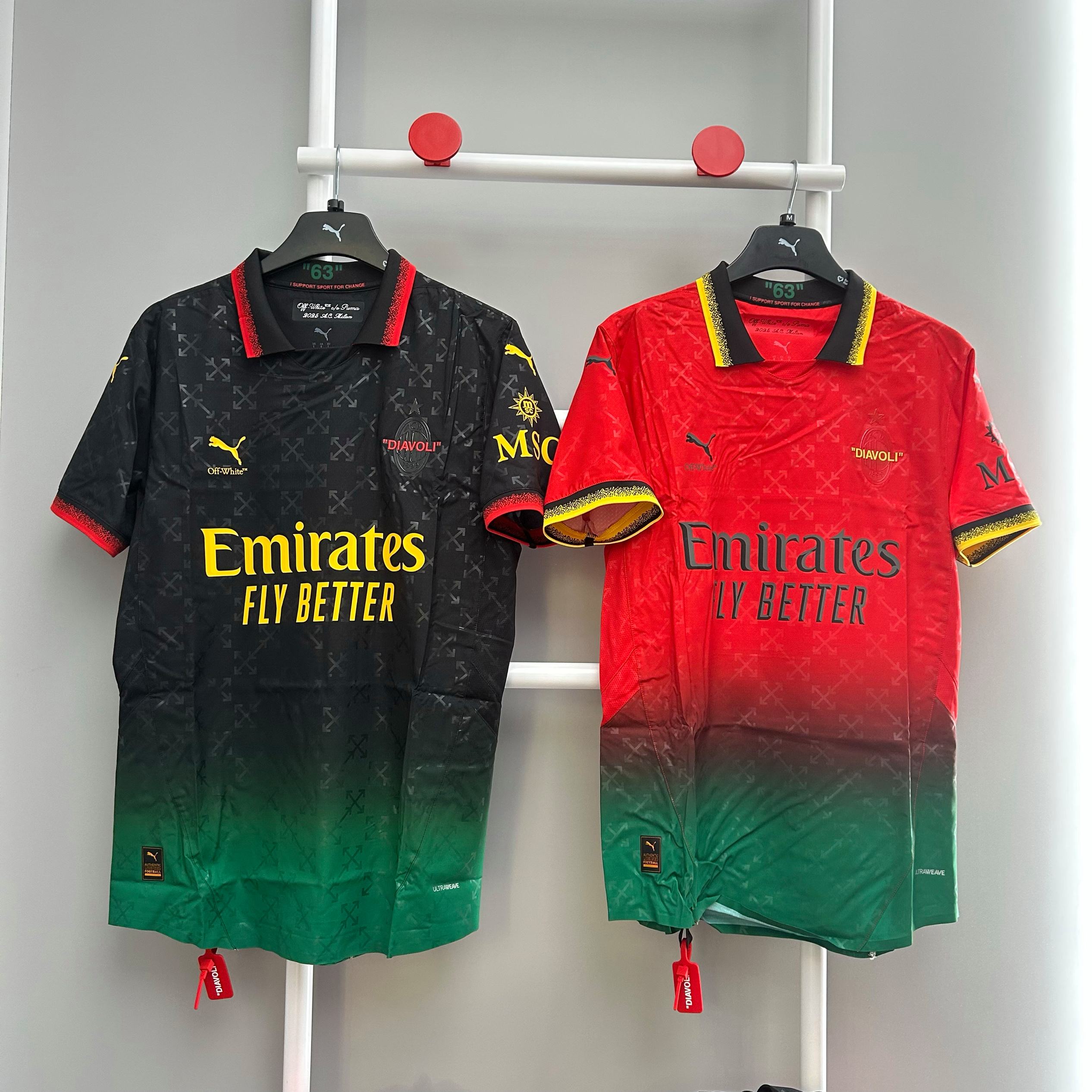 包含AC米兰新球衣曝光,经典设计赢得球迷喝彩的词条 包含AC米兰新球衣曝光,经典设计赢得球迷喝彩的词条