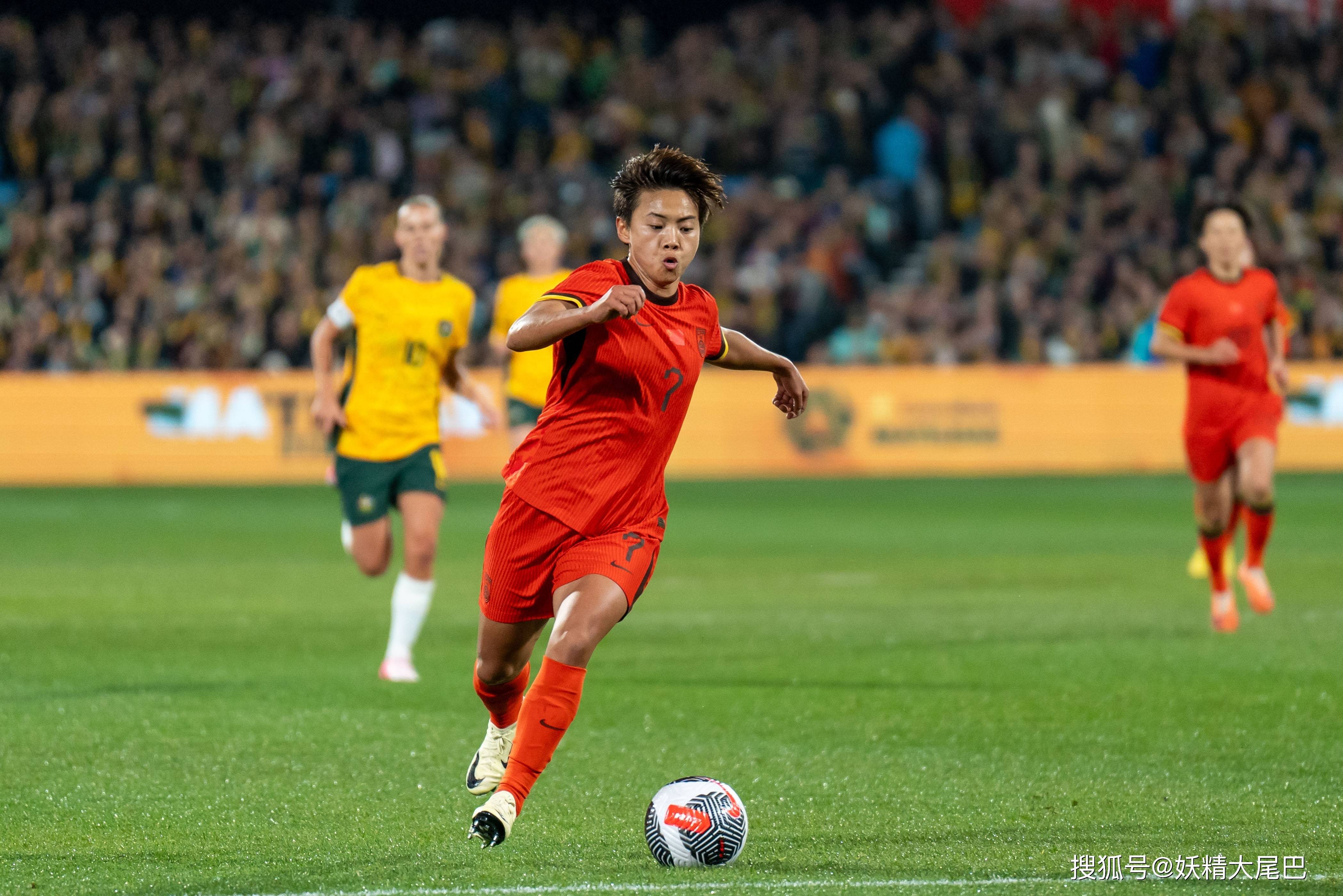 国家队女足比赛解说解密,击中球场要点 国家队女足比赛解说解密,击中球场要点