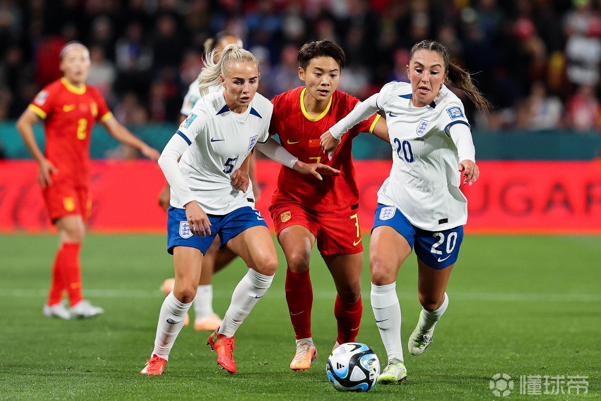 国家队女足比赛解说解密,击中球场要点 国家队女足比赛解说解密,击中球场要点