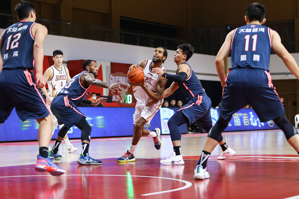 惊心动魄的篮球比赛即将上演！