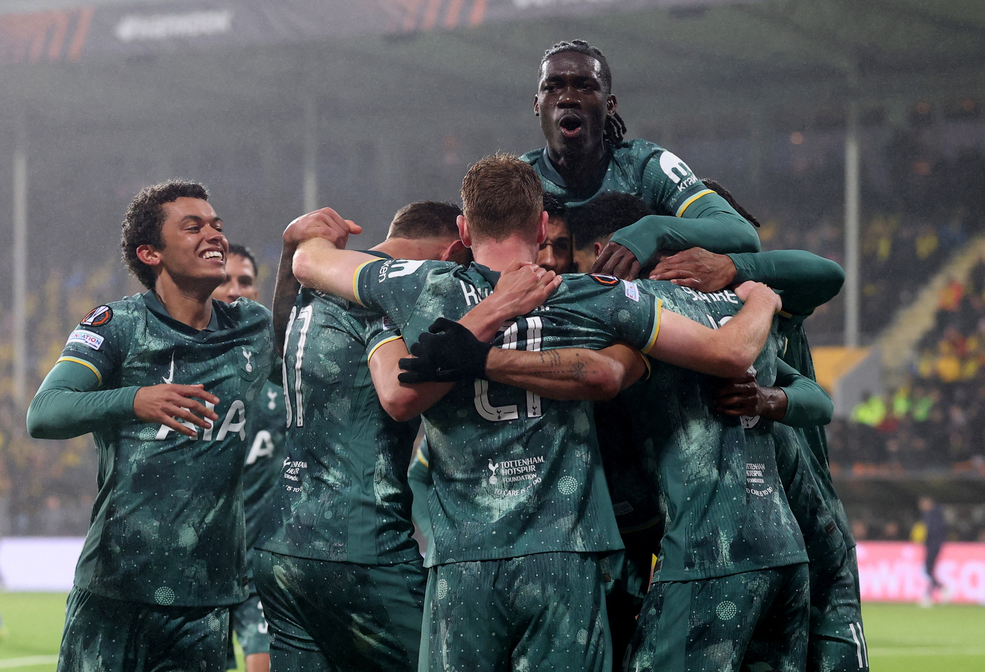 包含精彩纷呈！欧预赛热身赛掀起热烈讨论的词条