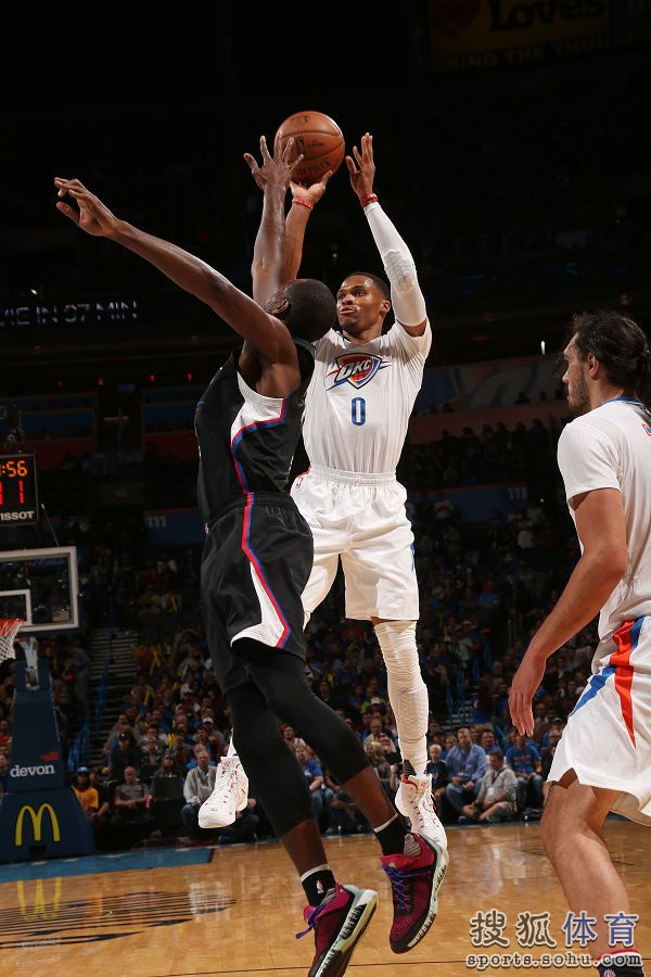 快船客场胜鹈鹕，哈雷尔压哨绝杀惊险取胜