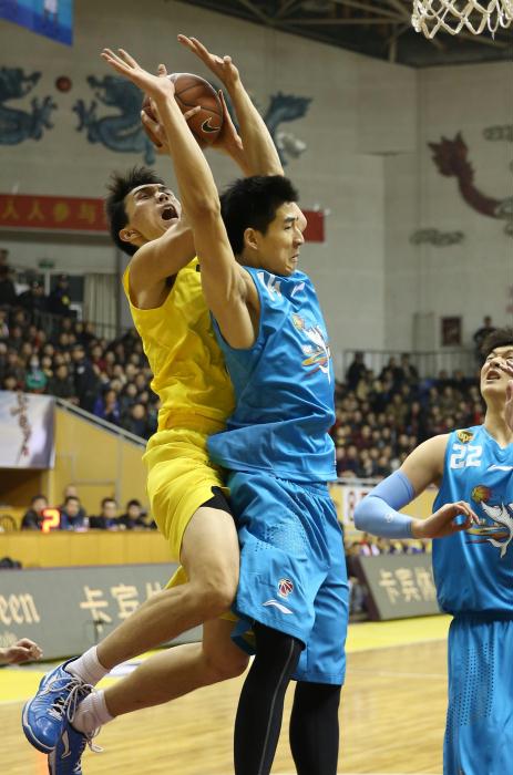 厦门队输给泉州,近遭连败 厦门队输给泉州,近遭连败