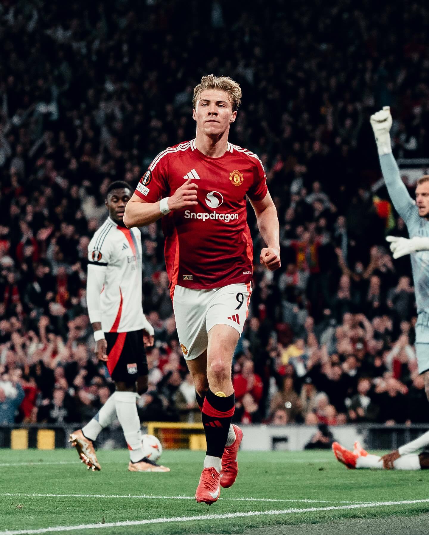 曼联再次陷入困境,欧战希望渺茫 曼联再次陷入困境,欧战希望渺茫