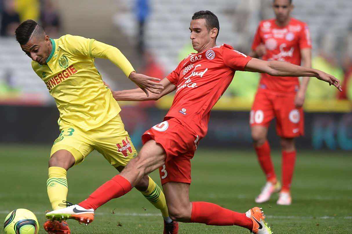 包含足球赛事场上强强对话，场面激烈有序的词条