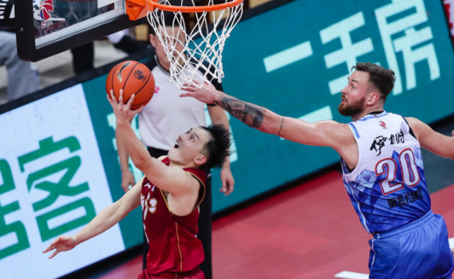 包含精准投射稳拿关键分，力挽狂澜壮举成就英雄！的词条