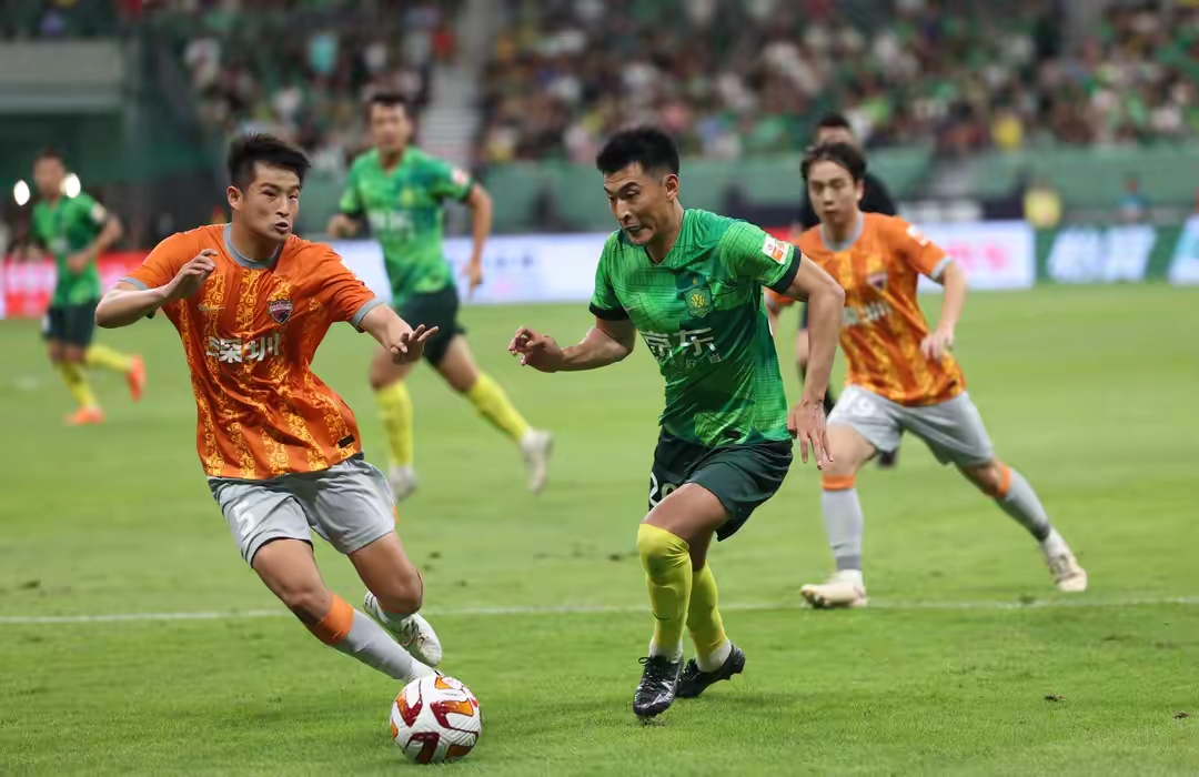 北京国安球员表现抢眼,助球队取胜 北京国安球员表现抢眼,助球队取胜