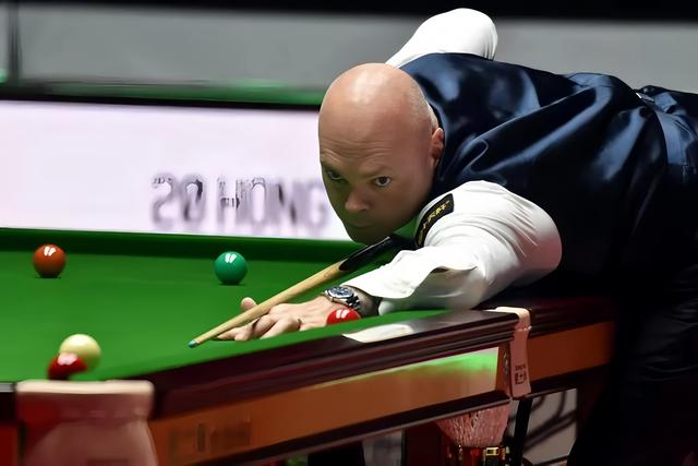 足球赛场上的华丽表演令人惊叹