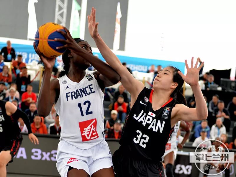 包含俄罗斯篮球联赛收视率飙升，球迷狂热追逐的词条